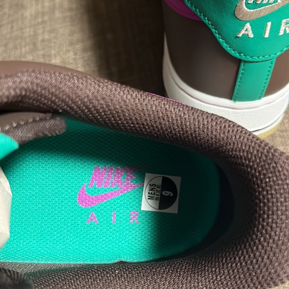 Athletic_Shoes